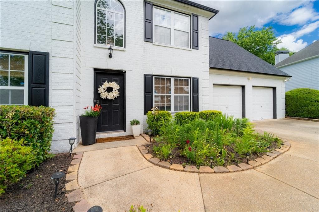 3 bedroom, 3 bathroom, 2,100 sq ft single family residence for sale at 1180 Overland Crossing, Alpharetta, GA 30004 — photo 2