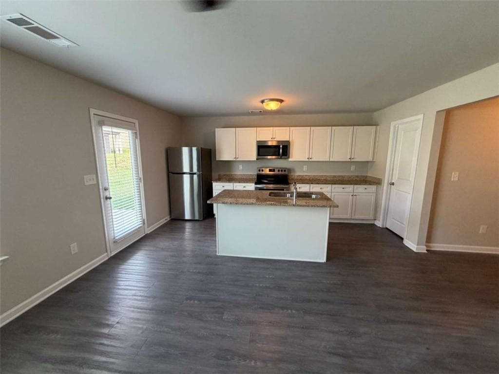 3 bedroom, 3 bathroom, 1,750 sq ft single family residence for rent at 313 Nutwood Trace, Locust Grove, GA 30248 for $1,950 a month — photo 4