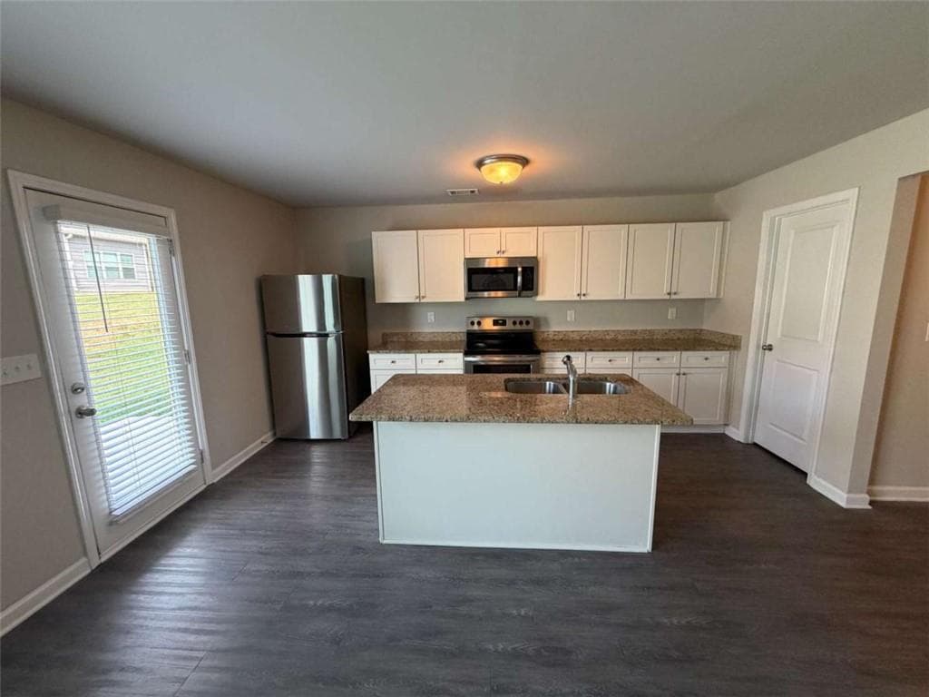 3 bedroom, 3 bathroom, 1,750 sq ft single family residence for rent at 313 Nutwood Trace, Locust Grove, GA 30248 for $1,950 a month — photo 5