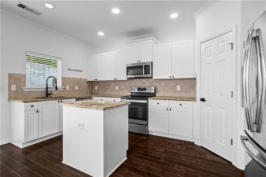 3 bedroom, 4 bathroom, 1,326 sq ft townhouse for rent at 1108 Liberty Parkway, Atlanta, GA 30318 for $2,750 a month — photo 9