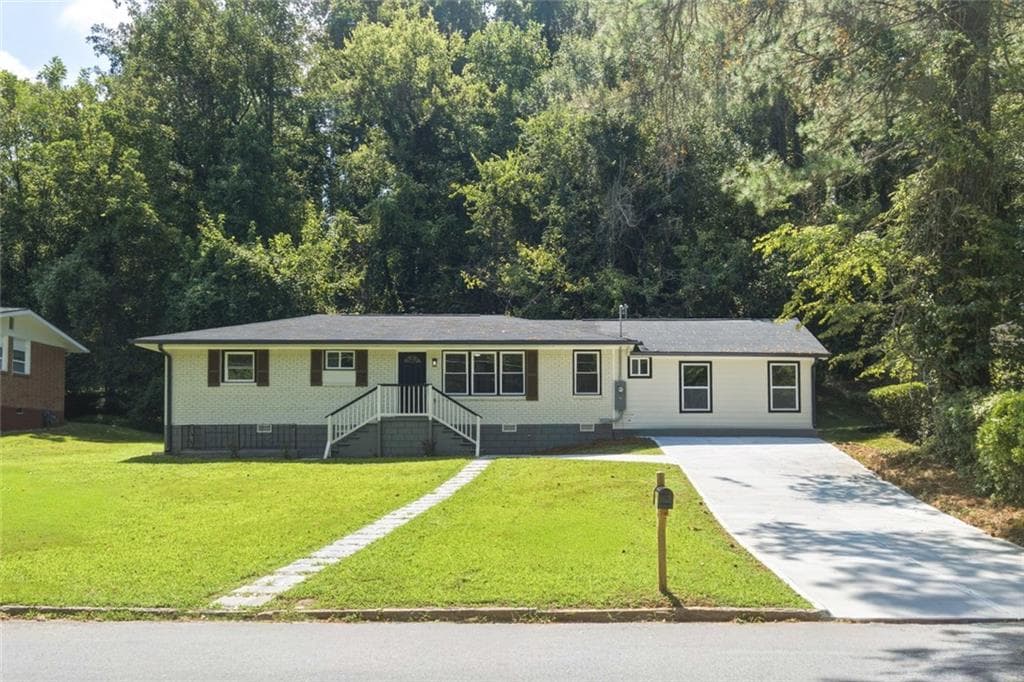 4 bedroom, 3 bathroom, 1,609 sq ft single family residence for sale at 126 Meadow Park Lane, Atlanta, GA 30315