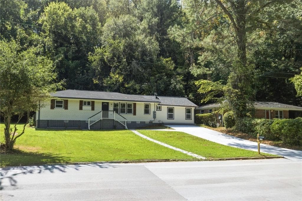 4 bedroom, 3 bathroom, 1,609 sq ft single family residence for sale at 126 Meadow Park Lane, Atlanta, GA 30315 — photo 2