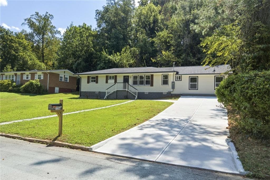 4 bedroom, 3 bathroom, 1,609 sq ft single family residence for sale at 126 Meadow Park Lane, Atlanta, GA 30315 — photo 3