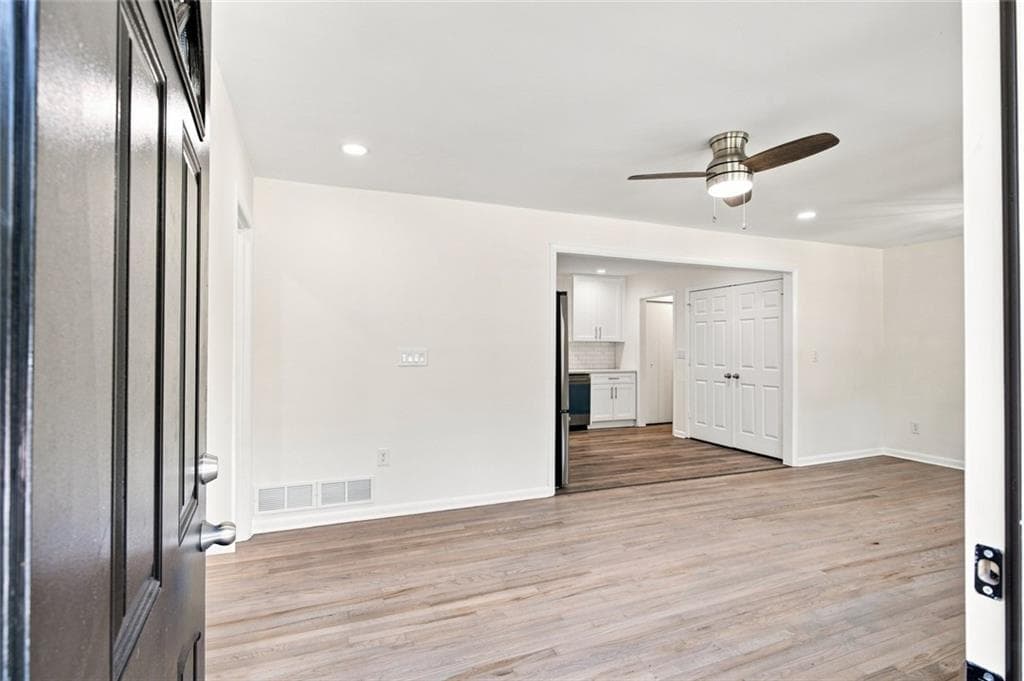 4 bedroom, 3 bathroom, 1,609 sq ft single family residence for sale at 126 Meadow Park Lane, Atlanta, GA 30315 — photo 4