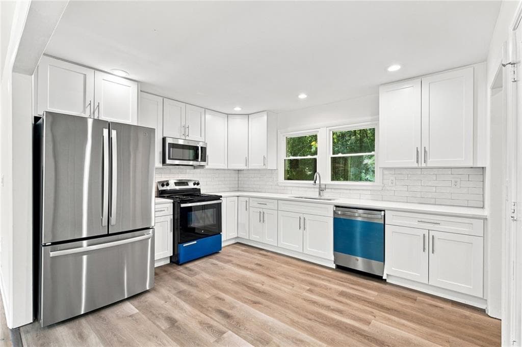 4 bedroom, 3 bathroom, 1,609 sq ft single family residence for sale at 126 Meadow Park Lane, Atlanta, GA 30315 — photo 7
