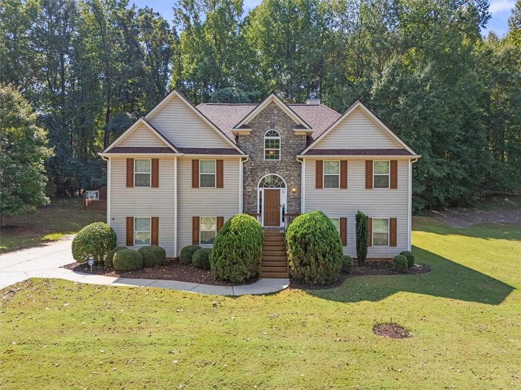 5 bedroom, 3 bathroom, 2,899 sq ft home for sale at 1444 Jefferson Walk Circle, Jefferson, GA