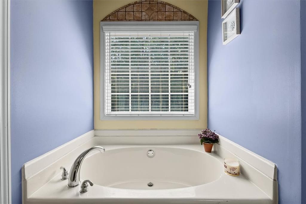 5 bedroom, 3 bathroom, 2,899 sq ft single family residence for sale at 1444 Jefferson Walk Circle, Jefferson, GA 30549 — photo 10