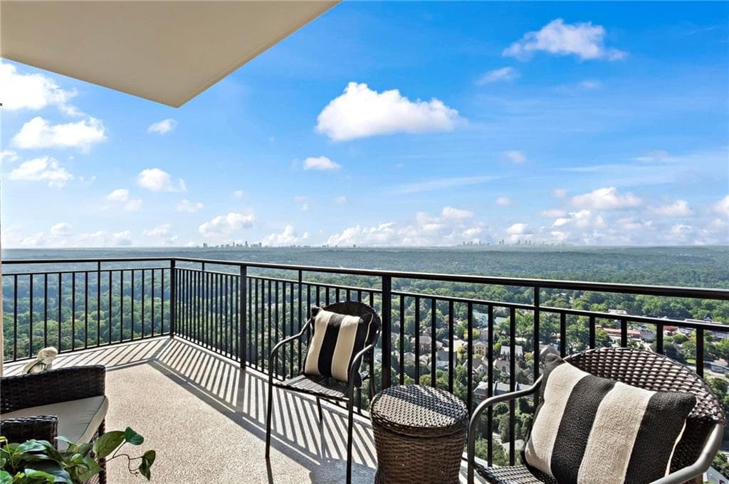 2 bedroom, 3 bathroom, 1,829 sq ft condominium for sale at 2950 Mount Wilkinson Parkway 812, Atlanta, GA 30339 — photo 1 of 40