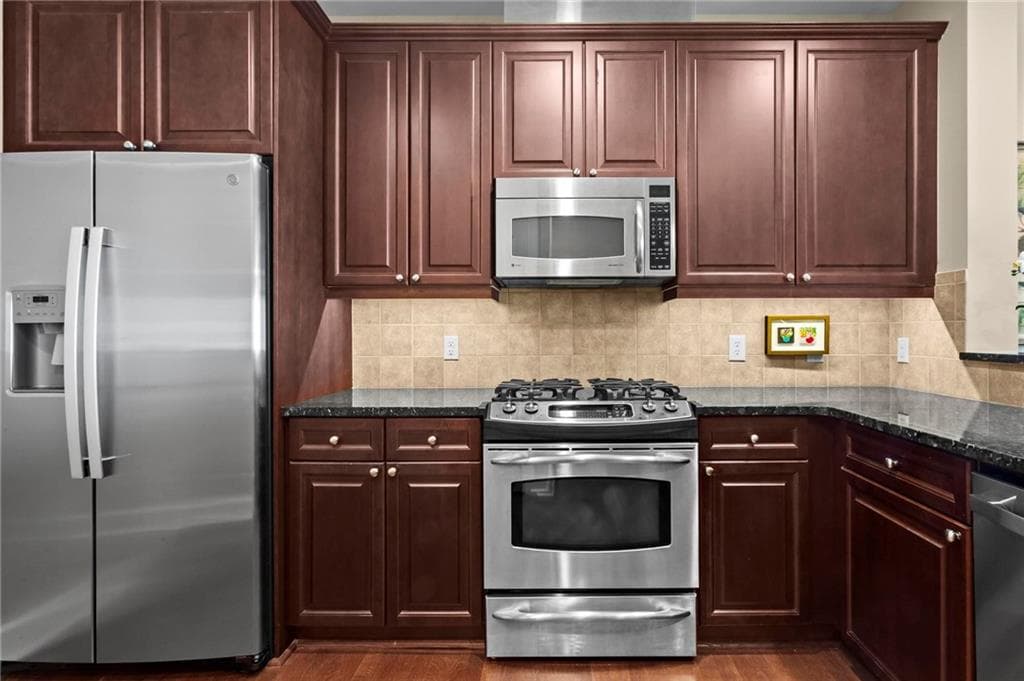 2 bedroom, 3 bathroom, 1,829 sq ft condominium for sale at 2950 Mount Wilkinson Parkway 812, Atlanta, GA 30339 — photo 8