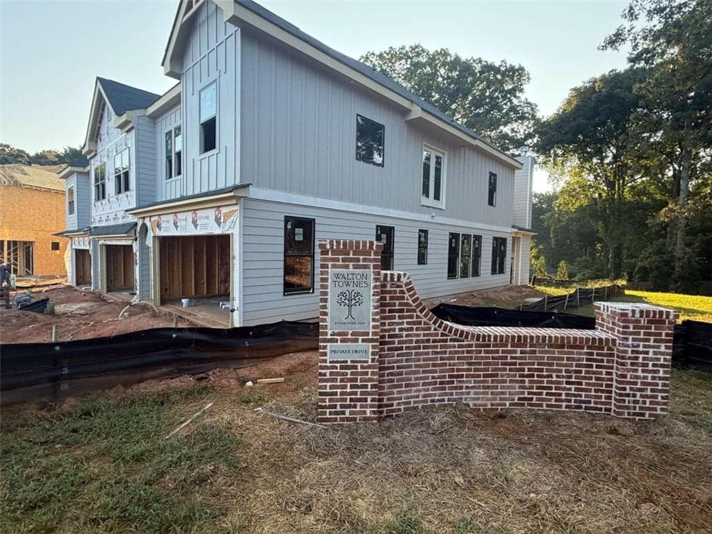 3 bedroom, 3 bathroom, 1,726 sq ft townhouse for sale at 1963 Walton Court 2, Tucker, GA 30084 — photo 2