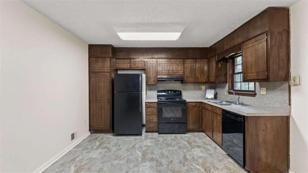 4 bedroom, 2 bathroom, 1,562 sq ft single family residence for sale at 4561 Fairfax Place, Powder Springs, GA 30127 — photo 7