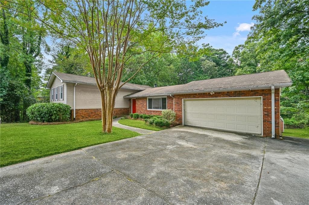 5 bedroom, 3 bathroom, 2,894 sq ft single family residence under contract at 2145 Datona Drive, South Fulton, GA 30331 — photo 2