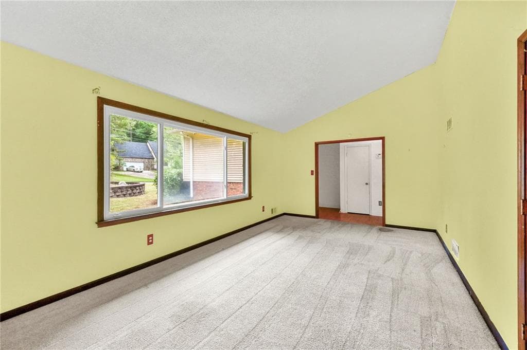 5 bedroom, 3 bathroom, 2,894 sq ft single family residence under contract at 2145 Datona Drive, South Fulton, GA 30331 — photo 5