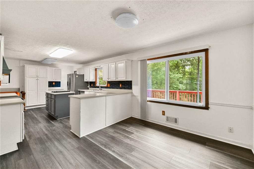 5 bedroom, 3 bathroom, 2,894 sq ft single family residence under contract at 2145 Datona Drive, South Fulton, GA 30331 — photo 9
