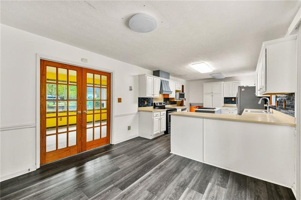 5 bedroom, 3 bathroom, 2,894 sq ft single family residence under contract at 2145 Datona Drive, South Fulton, GA 30331 — photo 10