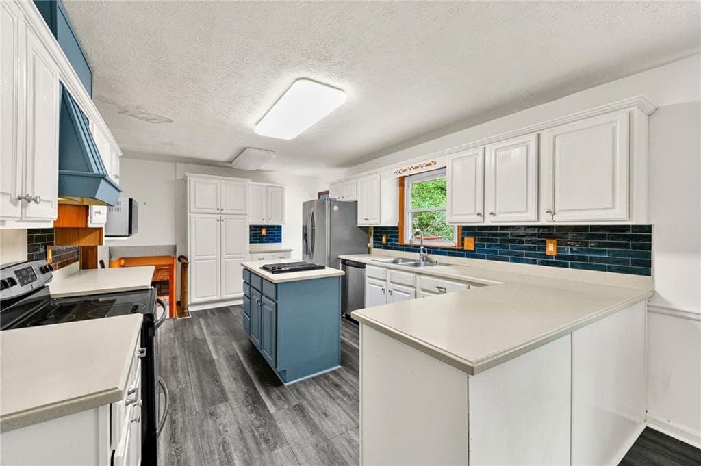5 bedroom, 3 bathroom, 2,894 sq ft single family residence under contract at 2145 Datona Drive, South Fulton, GA 30331 — photo 8