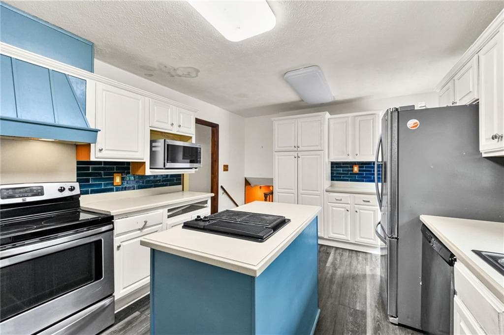 5 bedroom, 3 bathroom, 2,894 sq ft single family residence under contract at 2145 Datona Drive, South Fulton, GA 30331 — photo 7