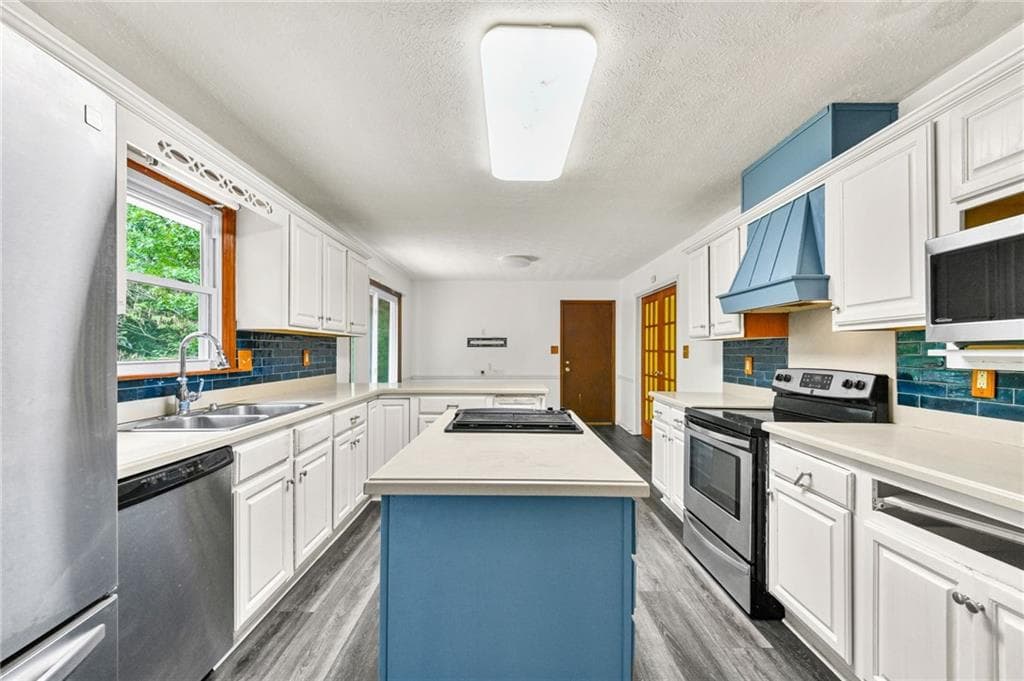 5 bedroom, 3 bathroom, 2,894 sq ft single family residence under contract at 2145 Datona Drive, South Fulton, GA 30331 — photo 6