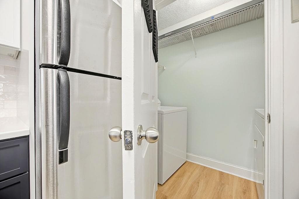 1 bedroom, 1 bathroom, 730 sq ft condominium for sale at 1075 Peachtree Walk A301, Atlanta, GA 30309 — photo 6
