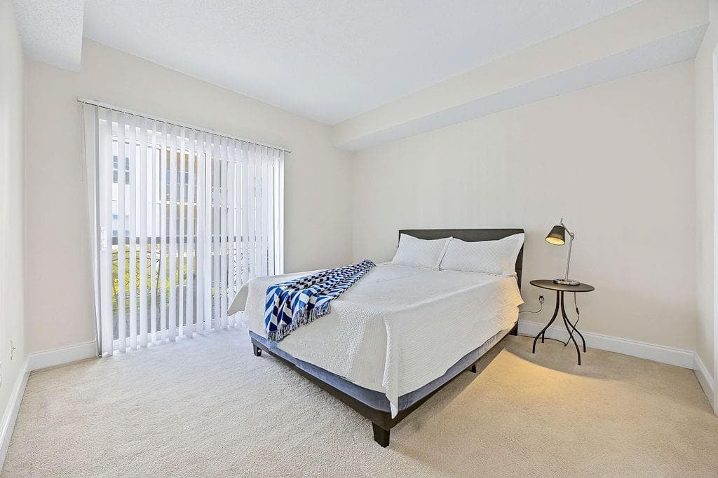 1 bedroom, 1 bathroom, 730 sq ft condominium for sale at 1075 Peachtree Walk A301, Atlanta, GA 30309 — photo 7