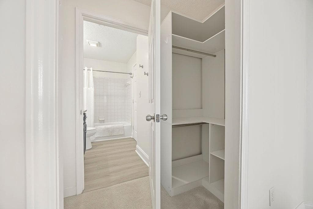1 bedroom, 1 bathroom, 730 sq ft condominium for sale at 1075 Peachtree Walk A301, Atlanta, GA 30309 — photo 9