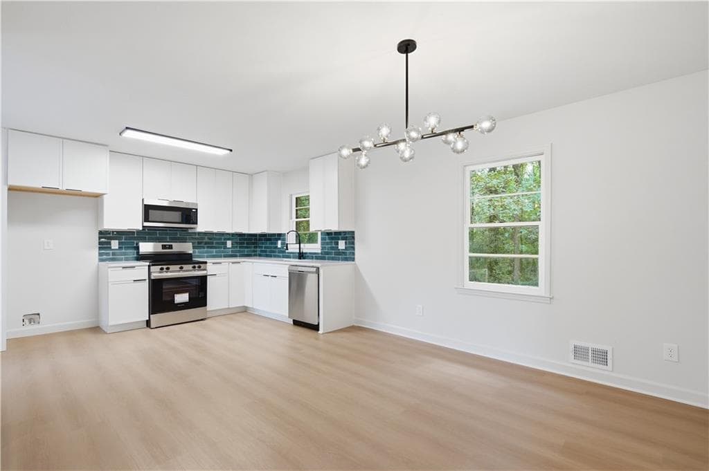 3 bedroom, 1 bathroom, 1,300 sq ft single family residence for sale at 3944 Creel Drive, Lithia Springs, GA 30122 — photo 5