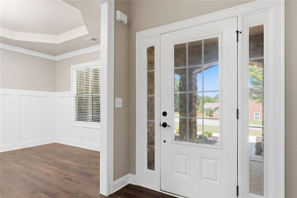 4 bedroom, 3 bathroom, 3,331 sq ft single family residence for sale at 6130 Arlington Circle, Cumming, GA 30041 — photo 5
