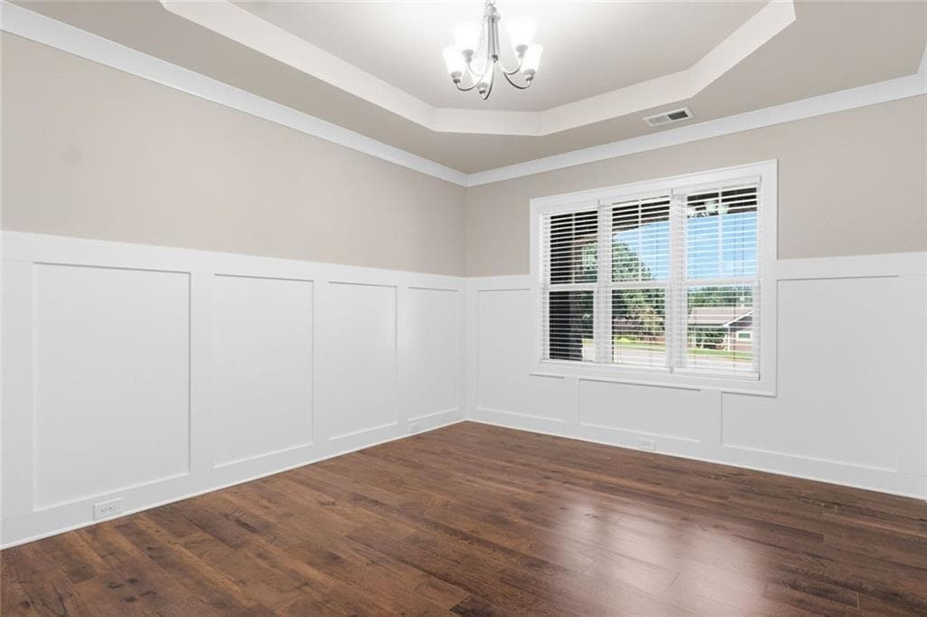 4 bedroom, 3 bathroom, 3,331 sq ft single family residence for sale at 6130 Arlington Circle, Cumming, GA 30041 — photo 8