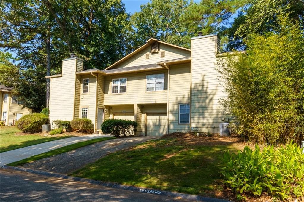 3 bedroom, 3 bathroom, 1,608 sq ft townhouse for sale at 4849 Wuthering Way, Norcross, GA 30093 — photo 2