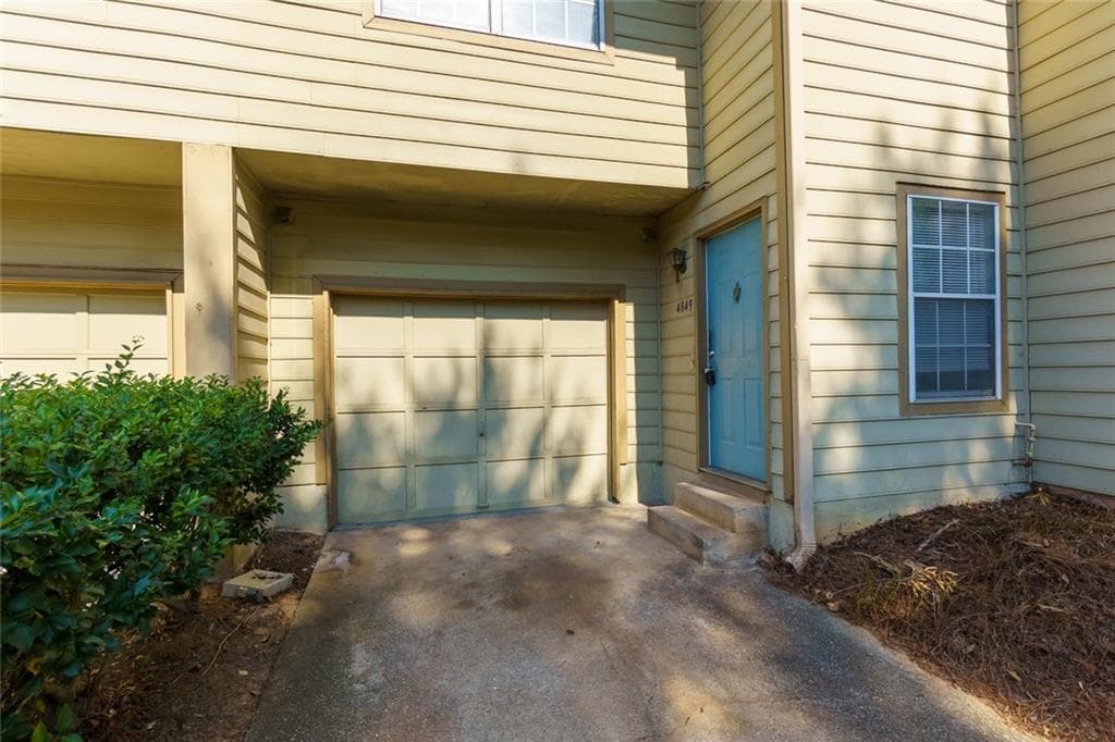 3 bedroom, 3 bathroom, 1,608 sq ft townhouse for sale at 4849 Wuthering Way, Norcross, GA 30093 — photo 4