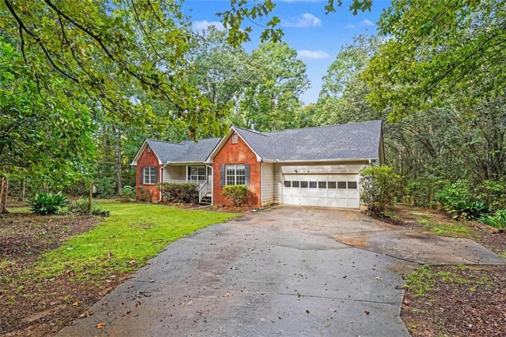 3 bedroom, 2 bathroom, 1,242 sq ft single family residence for sale at 58 S Singley Drive, Locust Grove, GA 30248 — photo 4