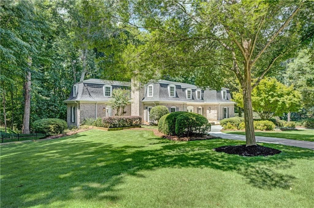 5 bedroom, 6 bathroom, 4,815 sq ft single family residence for sale at 8180 Tynecastle Drive, Sandy Springs, GA 30350 — photo 2