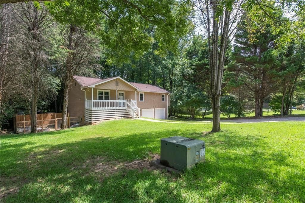 3 bedroom, 2 bathroom, 1,352 sq ft single family residence for sale at 3125 Barrett Court, Powder Springs, GA 30127 — photo 3