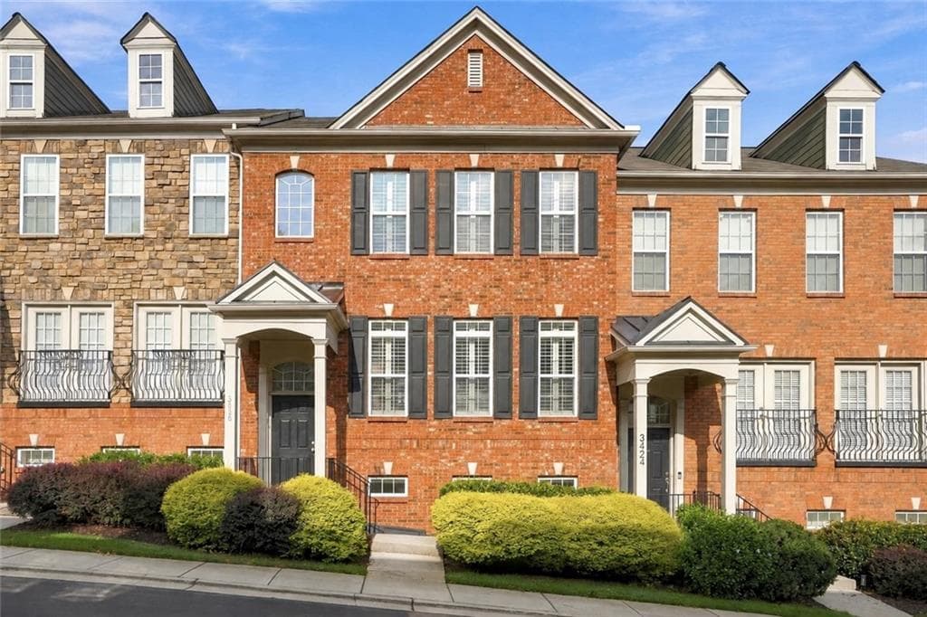 3 bedroom, 4 bathroom, 2,328 sq ft townhouse for sale at 3426 Triview Square, Atlanta, GA 30339 — photo 2