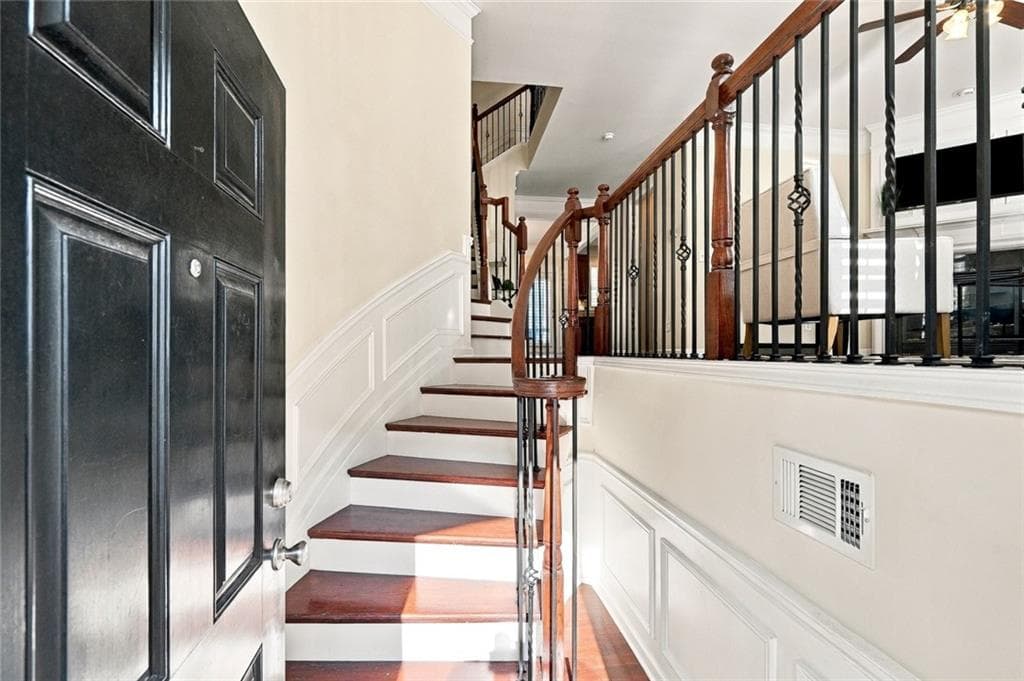 3 bedroom, 4 bathroom, 2,328 sq ft townhouse for sale at 3426 Triview Square, Atlanta, GA 30339 — photo 6