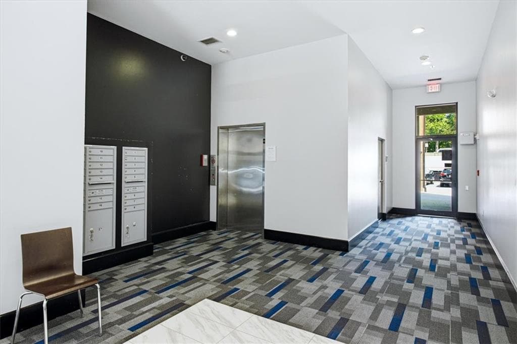 2 bedroom, 2 bathroom, 1,170 sq ft condominium under contract at 1430 Dresden Drive 240, Atlanta, GA 30319 — photo 3