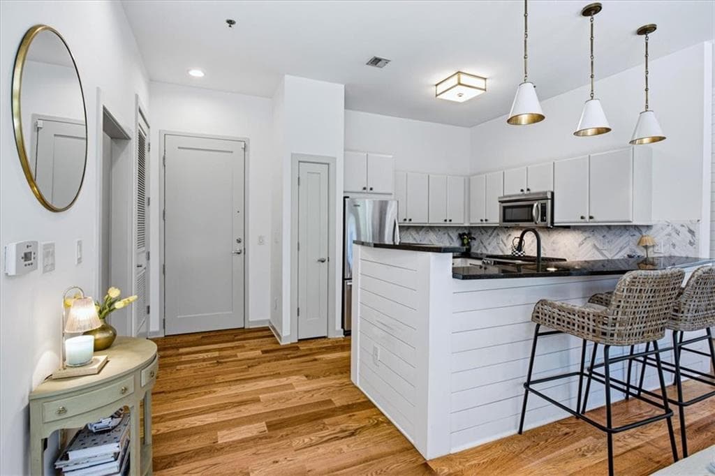 2 bedroom, 2 bathroom, 1,170 sq ft condominium under contract at 1430 Dresden Drive 240, Atlanta, GA 30319 — photo 4