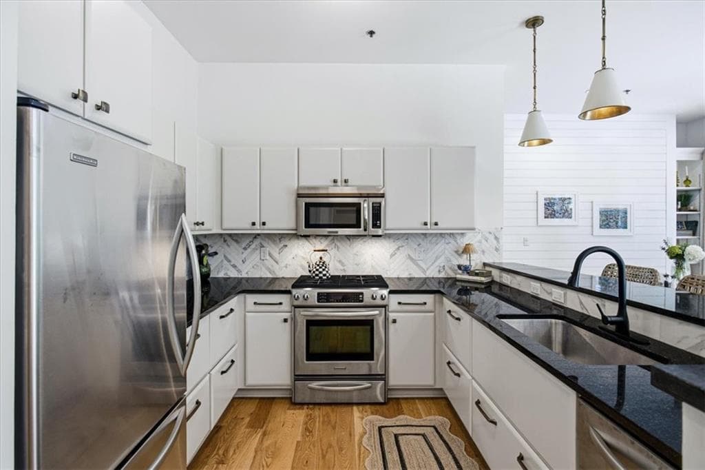 2 bedroom, 2 bathroom, 1,170 sq ft condominium under contract at 1430 Dresden Drive 240, Atlanta, GA 30319 — photo 5