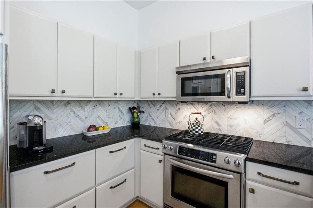 2 bedroom, 2 bathroom, 1,170 sq ft condominium under contract at 1430 Dresden Drive 240, Atlanta, GA 30319 — photo 6