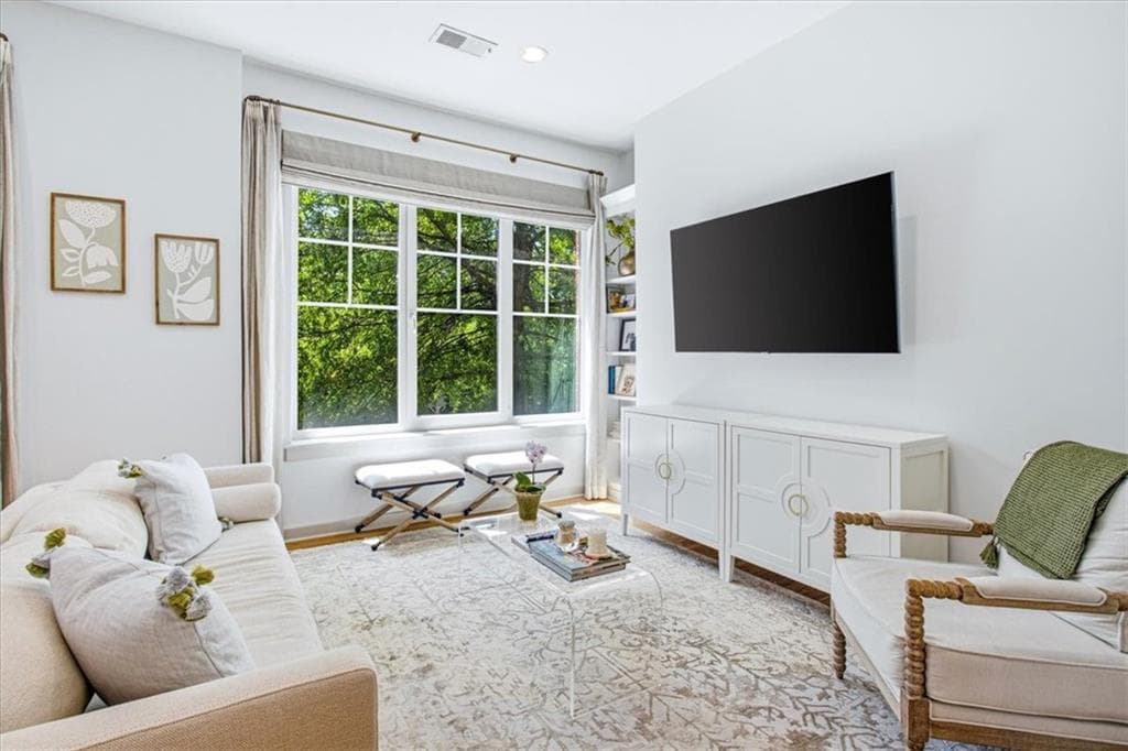 2 bedroom, 2 bathroom, 1,170 sq ft condominium under contract at 1430 Dresden Drive 240, Atlanta, GA 30319 — photo 8