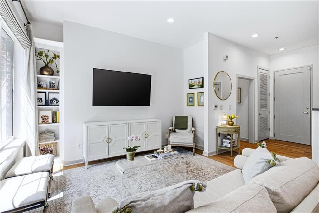 2 bedroom, 2 bathroom, 1,170 sq ft condominium under contract at 1430 Dresden Drive 240, Atlanta, GA 30319 — photo 9