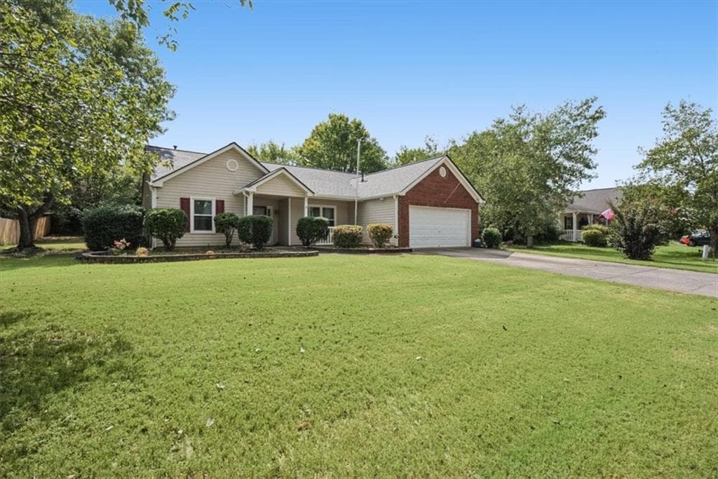 3 bedroom, 2 bathroom, 1,783 sq ft single family residence for sale at 33 Glenabbey Drive, Cartersville, GA 30120 — photo 3