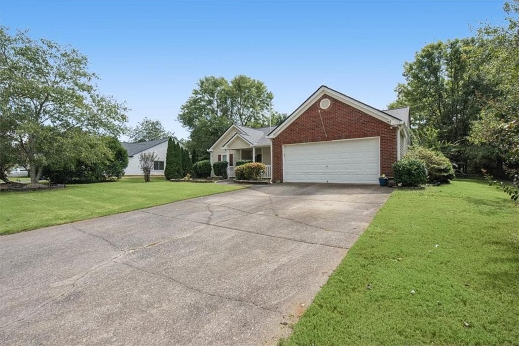 3 bedroom, 2 bathroom, 1,783 sq ft single family residence for sale at 33 Glenabbey Drive, Cartersville, GA 30120 — photo 4