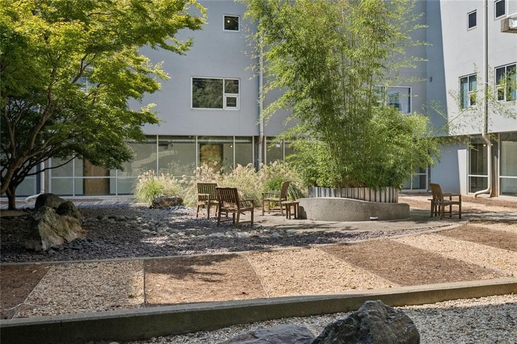 2 bedroom, 2 bathroom, 1,440 sq ft condominium for sale at 850 Ralph Mcgill Boulevard 2, Atlanta, GA 30306 — photo 6