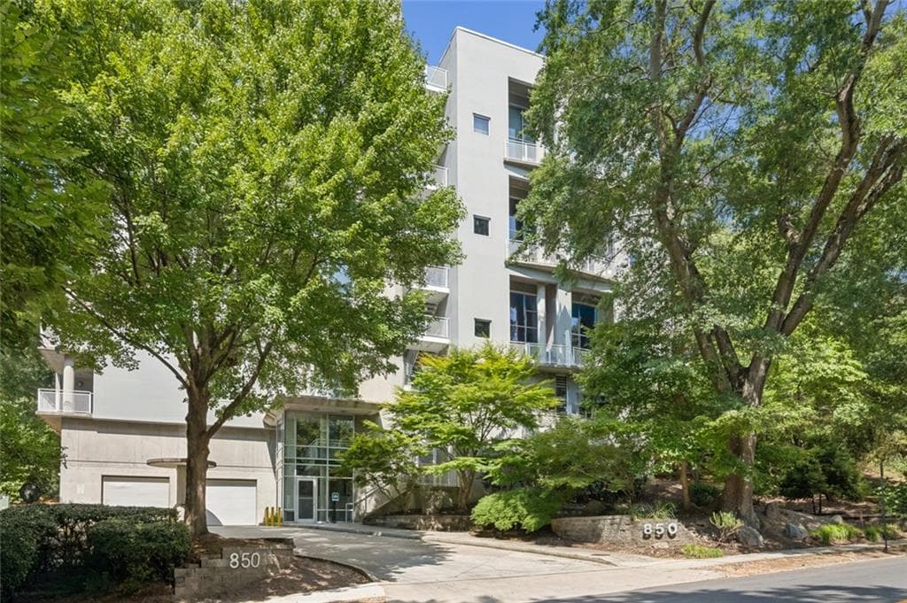 2 bedroom, 2 bathroom, 1,440 sq ft condominium for sale at 850 Ralph Mcgill Boulevard 2, Atlanta, GA 30306 — photo 9
