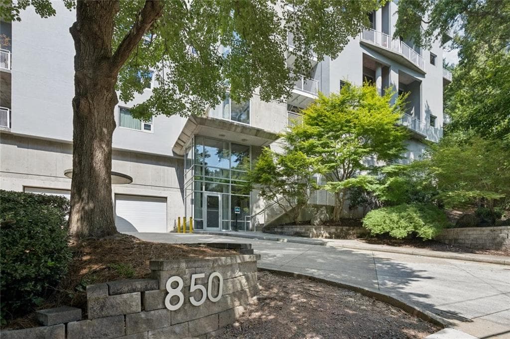 2 bedroom, 2 bathroom, 1,440 sq ft condominium for sale at 850 Ralph Mcgill Boulevard 2, Atlanta, GA 30306 — photo 10
