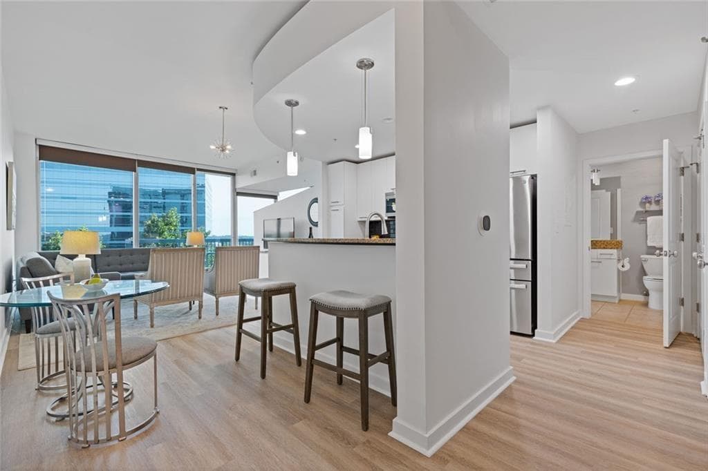1 bedroom, 1 bathroom, 834 sq ft condominium for sale at 3300 Windy Ridge Parkway 1005, Atlanta, GA 30339 — photo 3