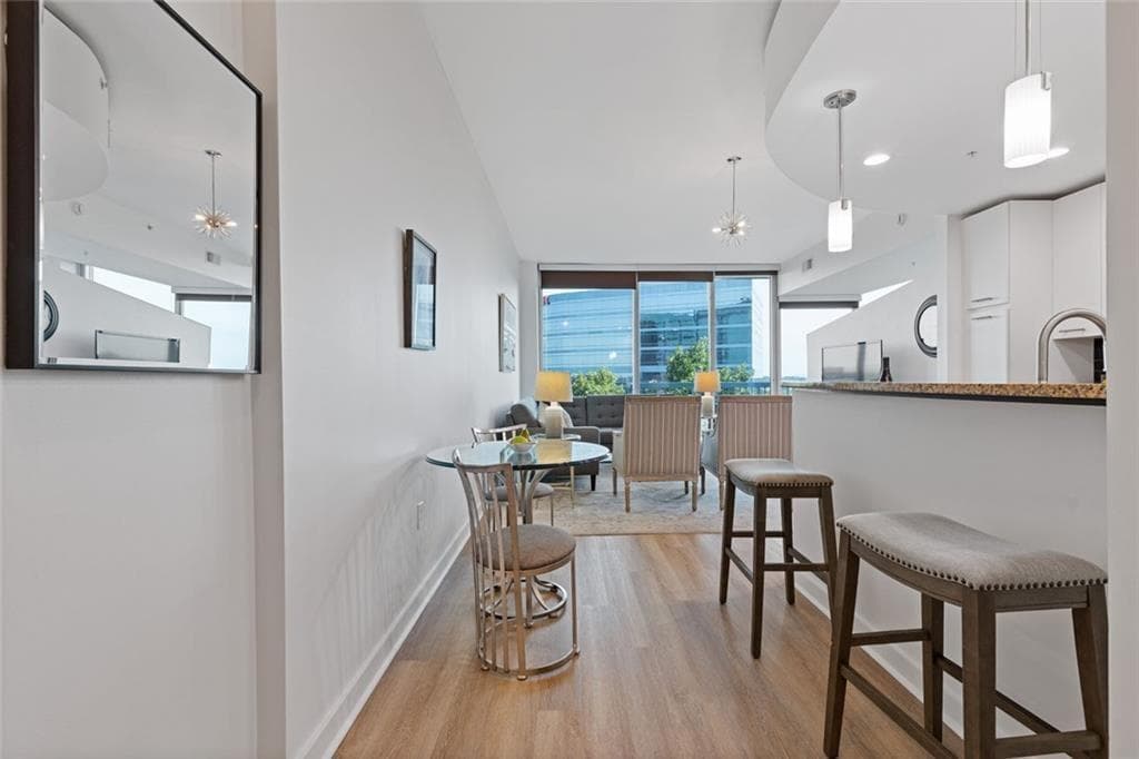 1 bedroom, 1 bathroom, 834 sq ft condominium for sale at 3300 Windy Ridge Parkway 1005, Atlanta, GA 30339 — photo 4