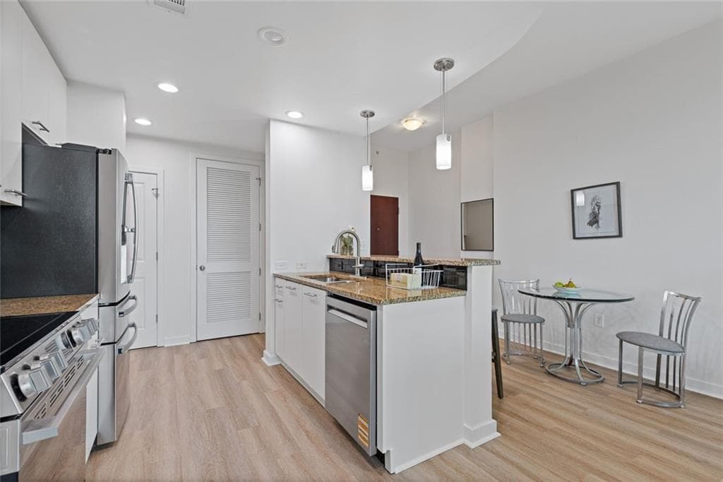 1 bedroom, 1 bathroom, 834 sq ft condominium for sale at 3300 Windy Ridge Parkway 1005, Atlanta, GA 30339 — photo 7