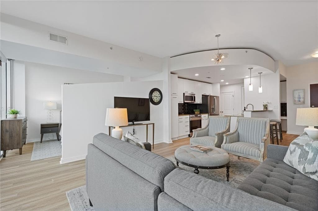 1 bedroom, 1 bathroom, 834 sq ft condominium for sale at 3300 Windy Ridge Parkway 1005, Atlanta, GA 30339 — photo 10